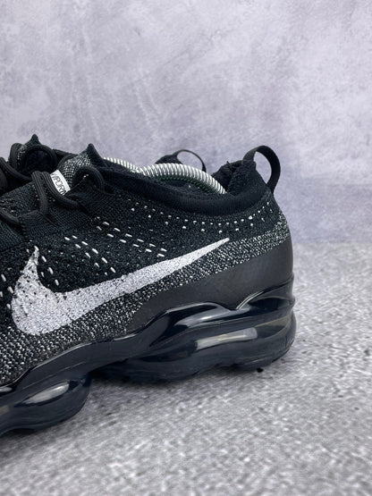Nike Air VaporMax 2023 Flyknit Oreo — buty sportowe męskie w bardzo dobrym stanie rozmiar 44, opcjonalne zdjęcie 1