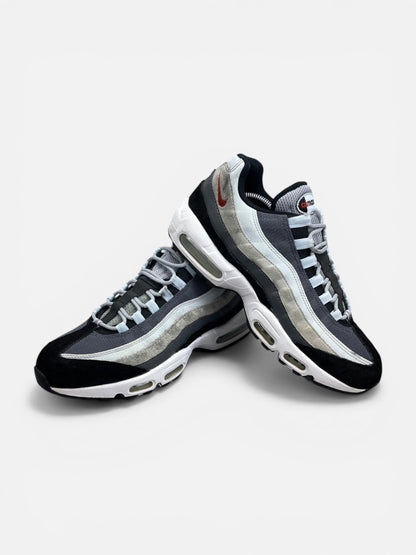Nike Air Max 95 Rugged Orange — buty sportowe męskie w bardzo dobrym stanie rozmiar 44, boczny profil