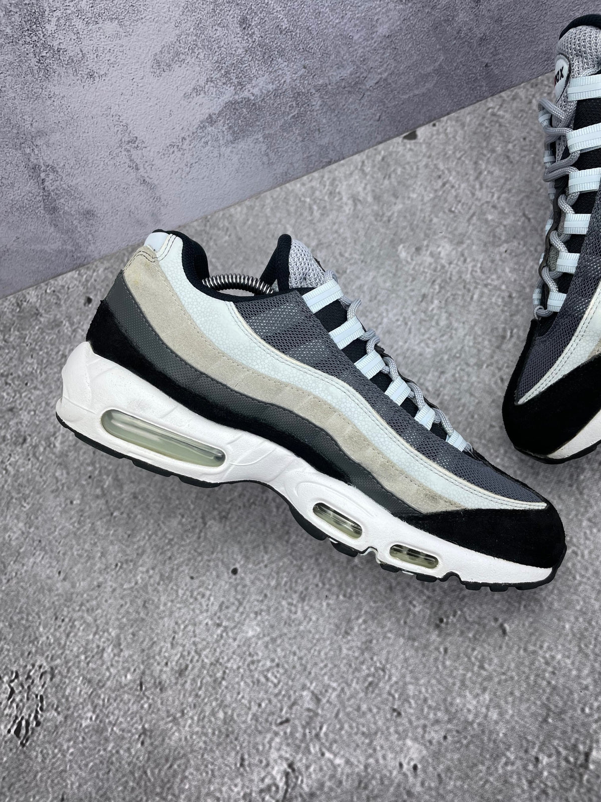 Nike Air Max 95 Rugged Orange — buty sportowe męskie w bardzo dobrym stanie rozmiar 44, wewnętrzny panel lewego buta