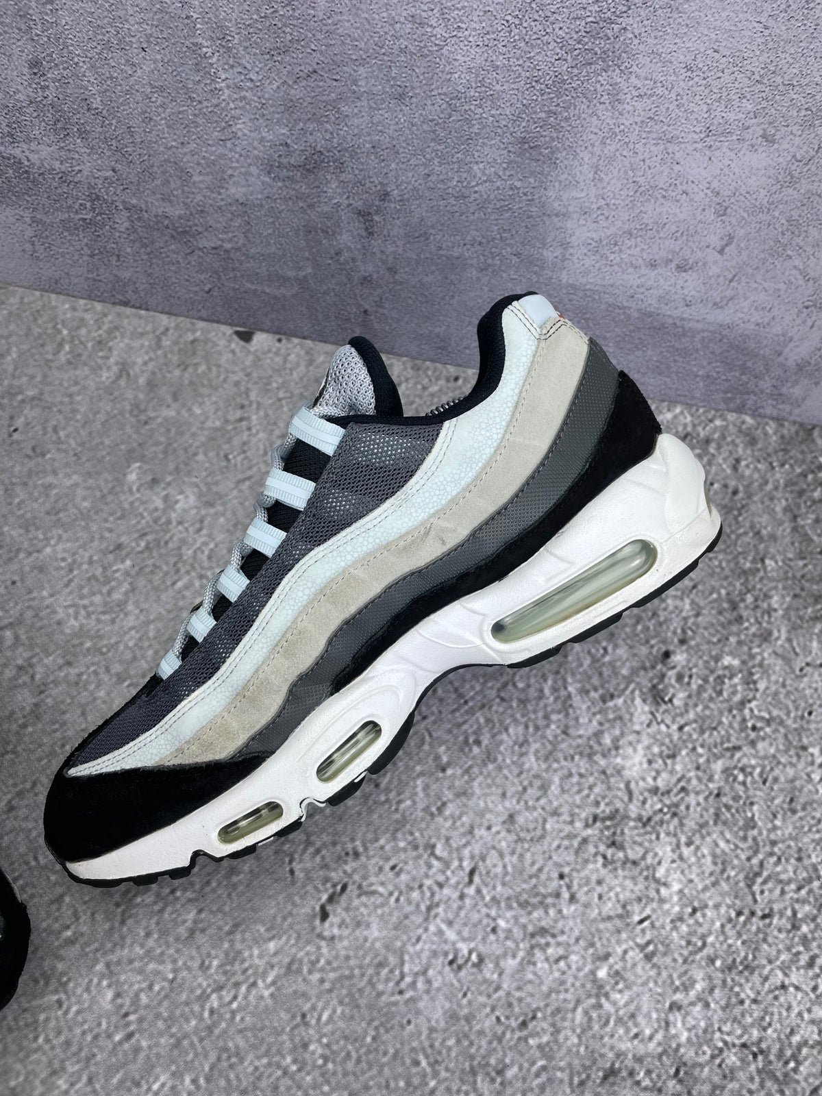 Nike Air Max 95 Rugged Orange — buty sportowe męskie w bardzo dobrym stanie rozmiar 44, wewnętrzny panel prawego buta