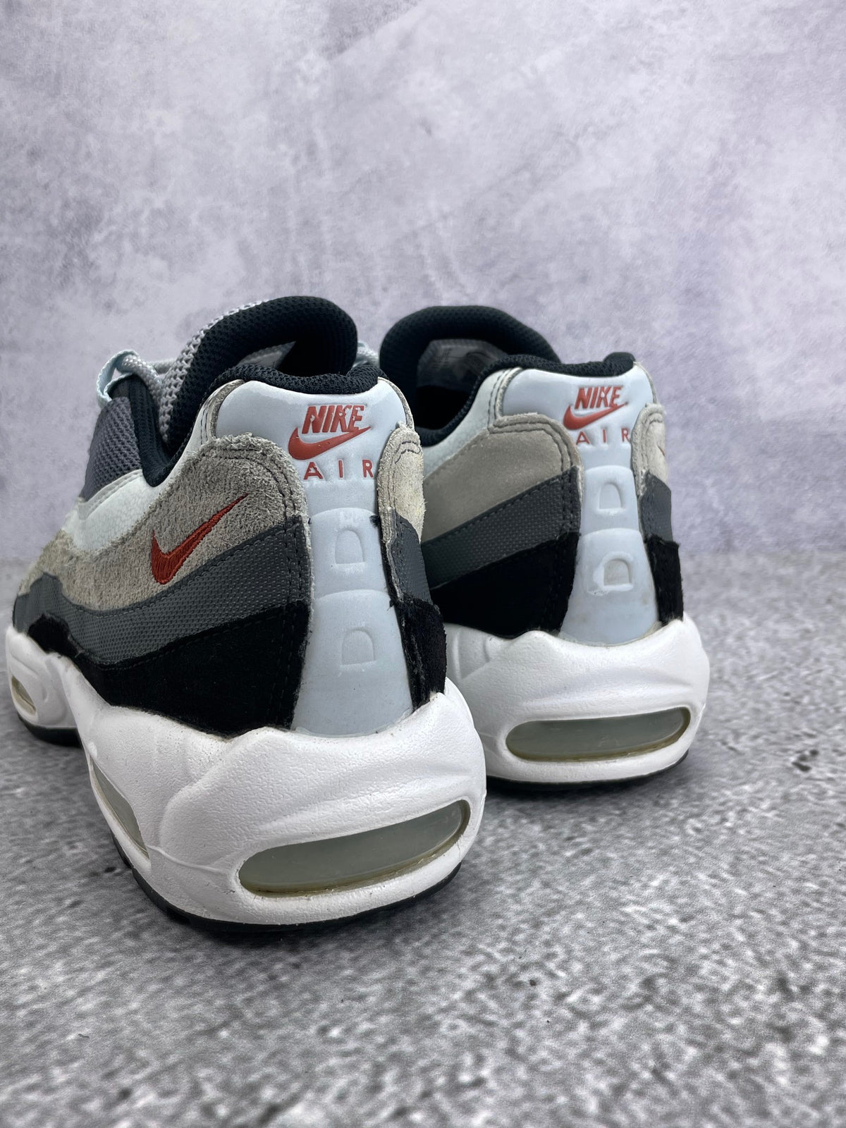Nike Air Max 95 Rugged Orange — buty sportowe męskie w bardzo dobrym stanie rozmiar 44, widok z tyłu