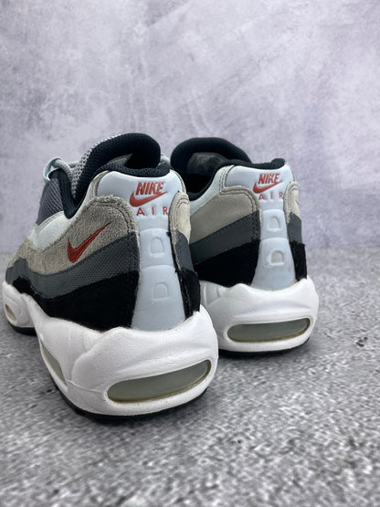 Nike Air Max 95 Rugged Orange — buty sportowe męskie w bardzo dobrym stanie rozmiar 44, widok z tyłu