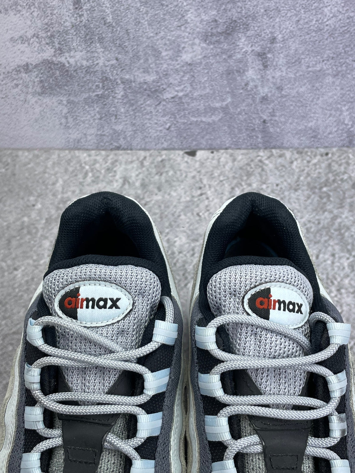Nike Air Max 95 Rugged Orange — buty sportowe męskie w bardzo dobrym stanie rozmiar 44, zapiętki butów