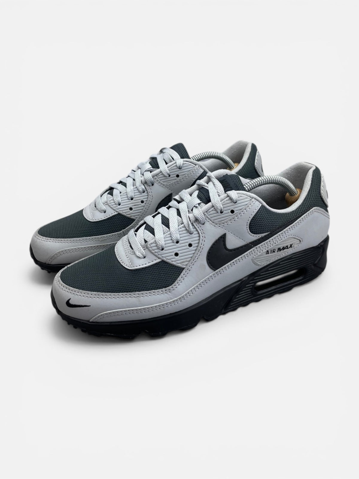 Nike Air Max 90 Light Smoke Grey — buty sportowe męskie w bardzo dobrym stanie rozmiar 44, widok z boku