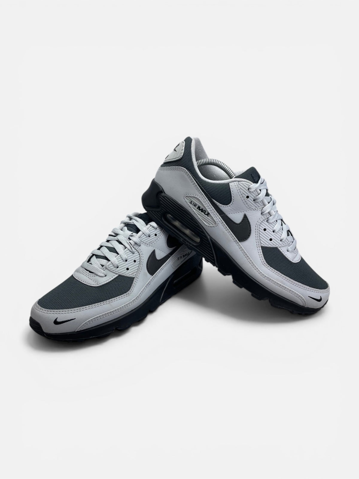 Nike Air Max 90 Light Smoke Grey — buty sportowe męskie w bardzo dobrym stanie rozmiar 44, boczny profil