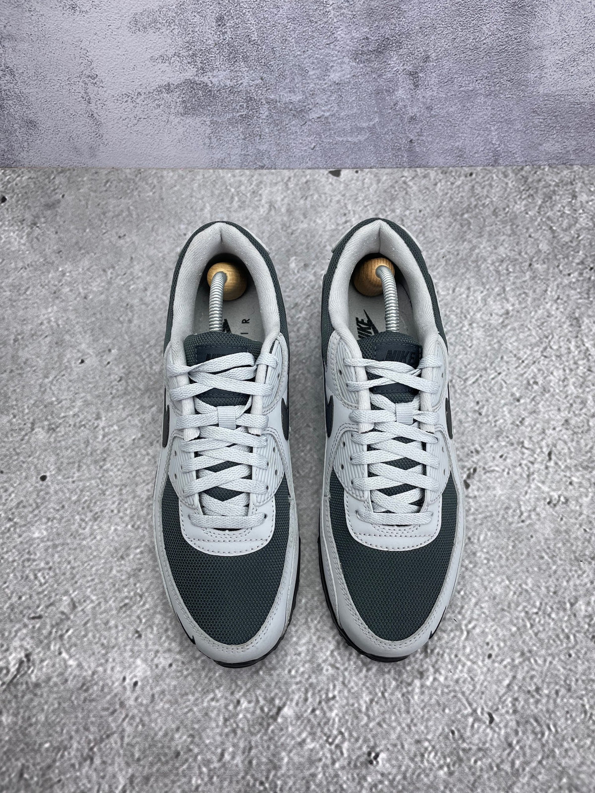 Nike Air Max 90 Light Smoke Grey — buty sportowe męskie w bardzo dobrym stanie rozmiar 44, widok z góry