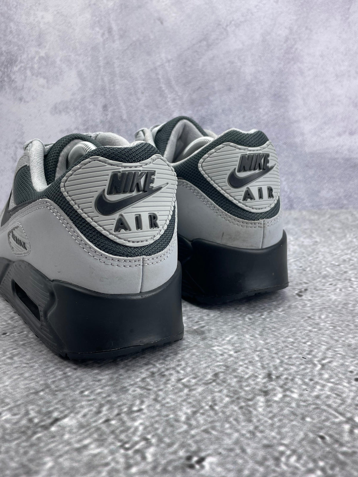 Nike Air Max 90 Light Smoke Grey — buty sportowe męskie w bardzo dobrym stanie rozmiar 44, widok z tyłu