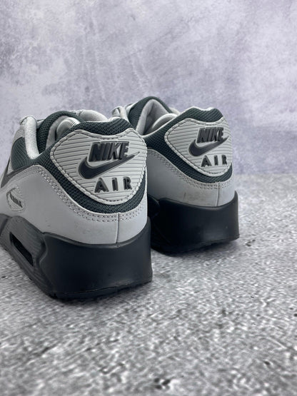 Nike Air Max 90 Light Smoke Grey — buty sportowe męskie w bardzo dobrym stanie rozmiar 44, widok z tyłu