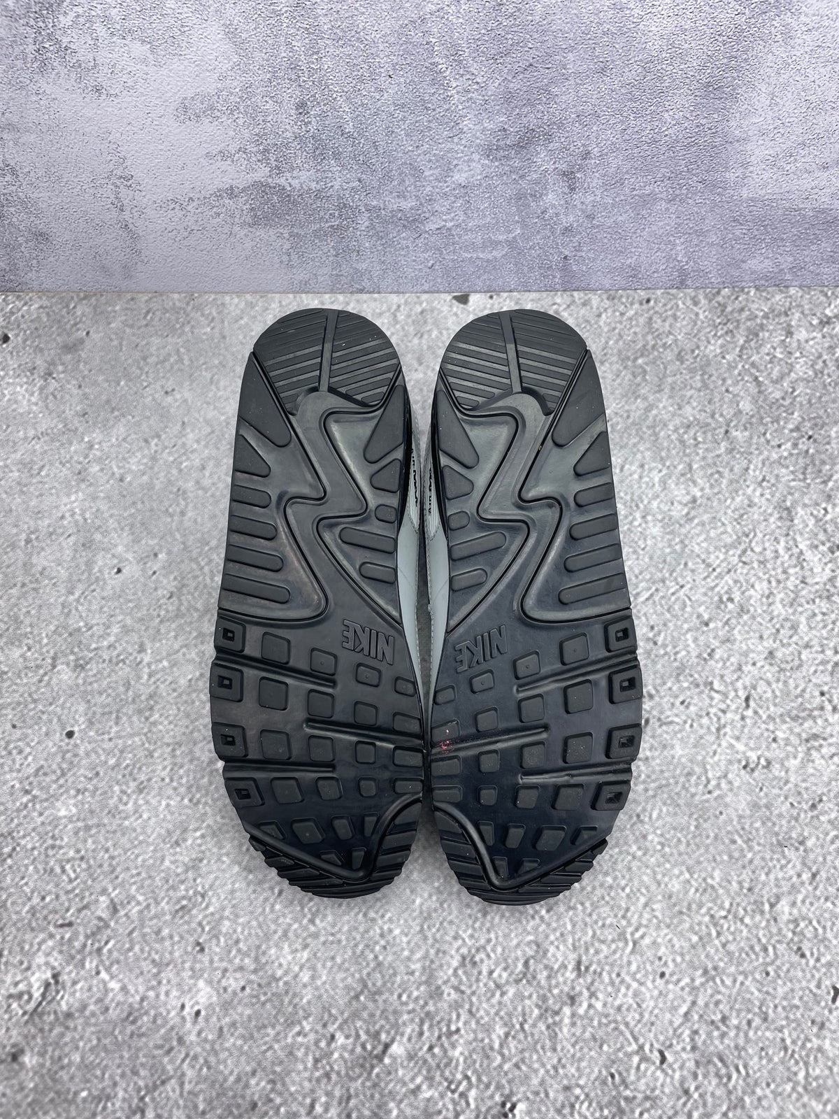 Nike Air Max 90 Light Smoke Grey — buty sportowe męskie w bardzo dobrym stanie rozmiar 44, podeszwa