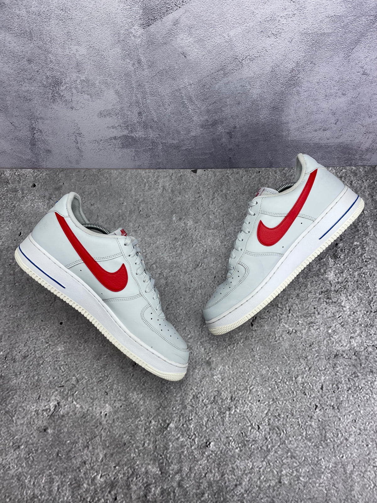 Nike Air Force 1 '07 USA — buty sportowe męskie w bardzo dobrym stanie rozmiar 45, zewnętrzny panel prawego buta