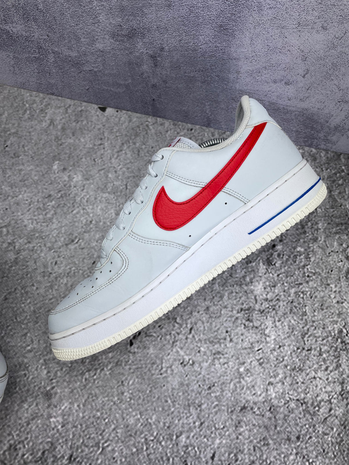 Nike Air Force 1 '07 USA — buty sportowe męskie w bardzo dobrym stanie rozmiar 45, wewnętrzny panel prawego buta
