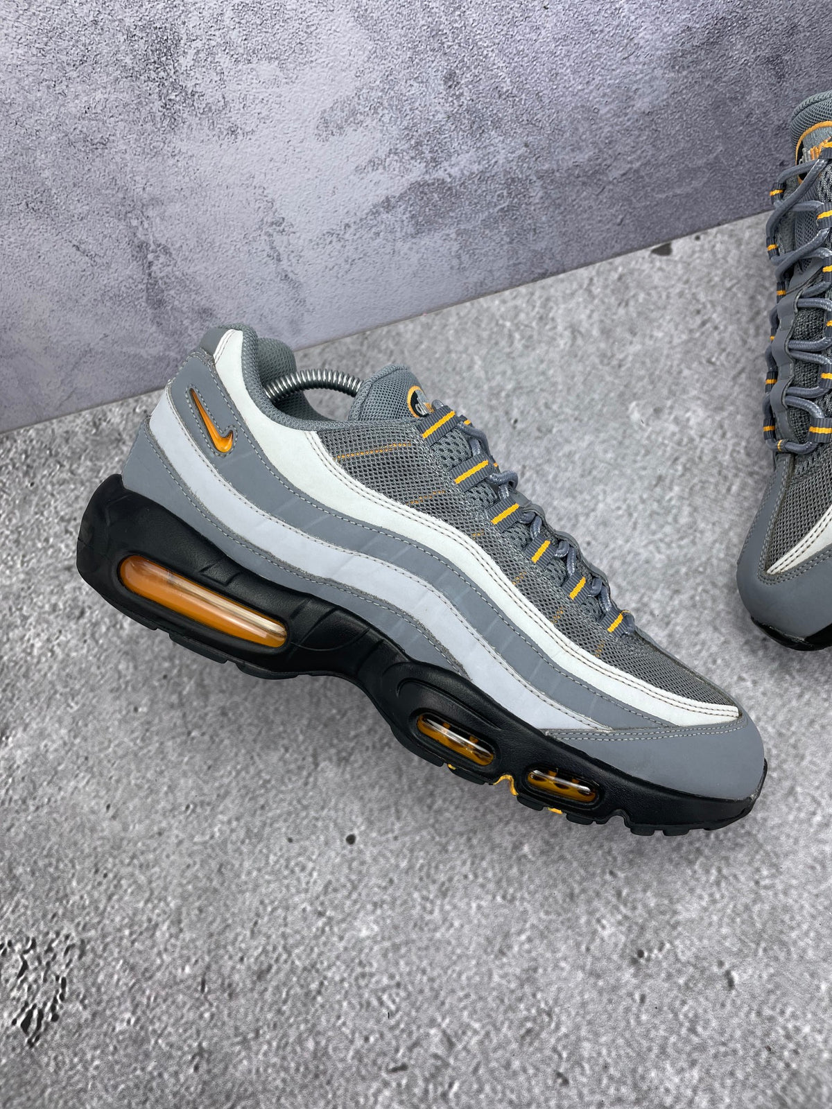 Nike Air Max 95 Cool Grey Sundial — buty sportowe męskie w bardzo dobrym stanie rozmiar 45, zewnętrzny panel lewego buta