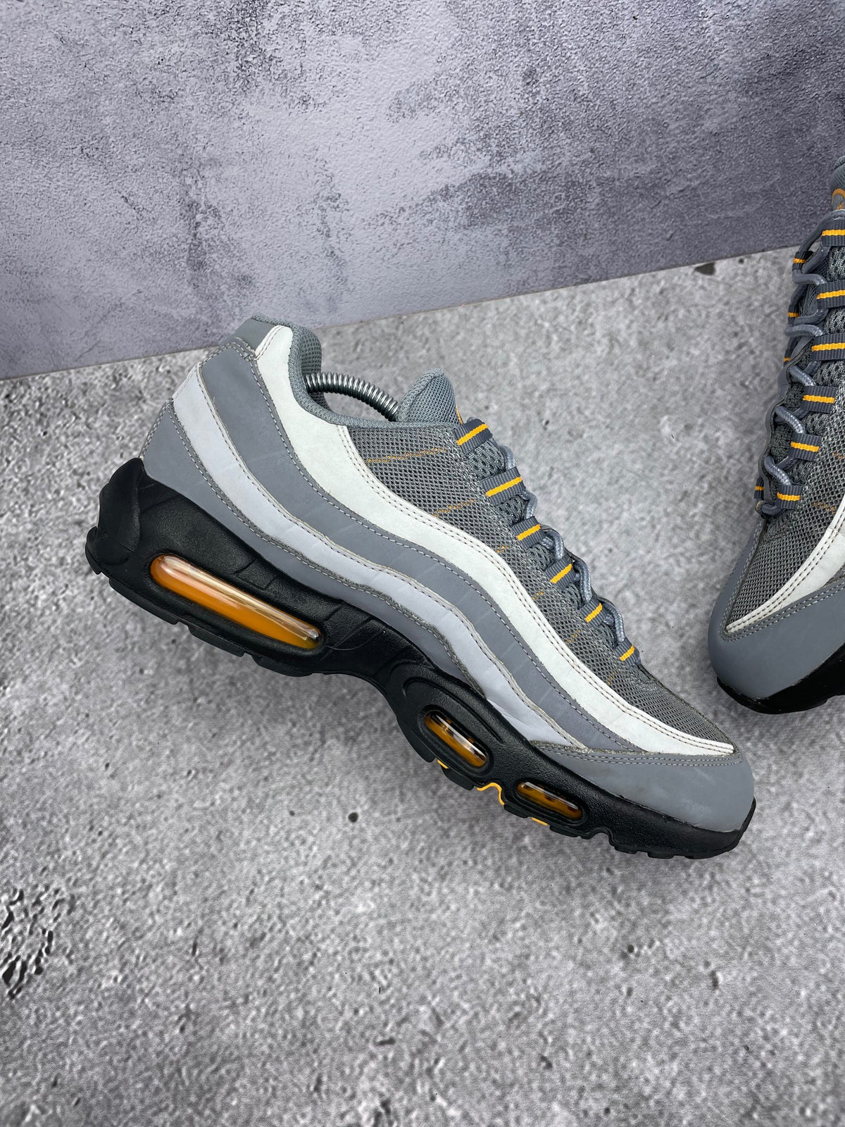 Nike Air Max 95 Cool Grey Sundial — buty sportowe męskie w bardzo dobrym stanie rozmiar 45, wewnętrzny panel lewego buta