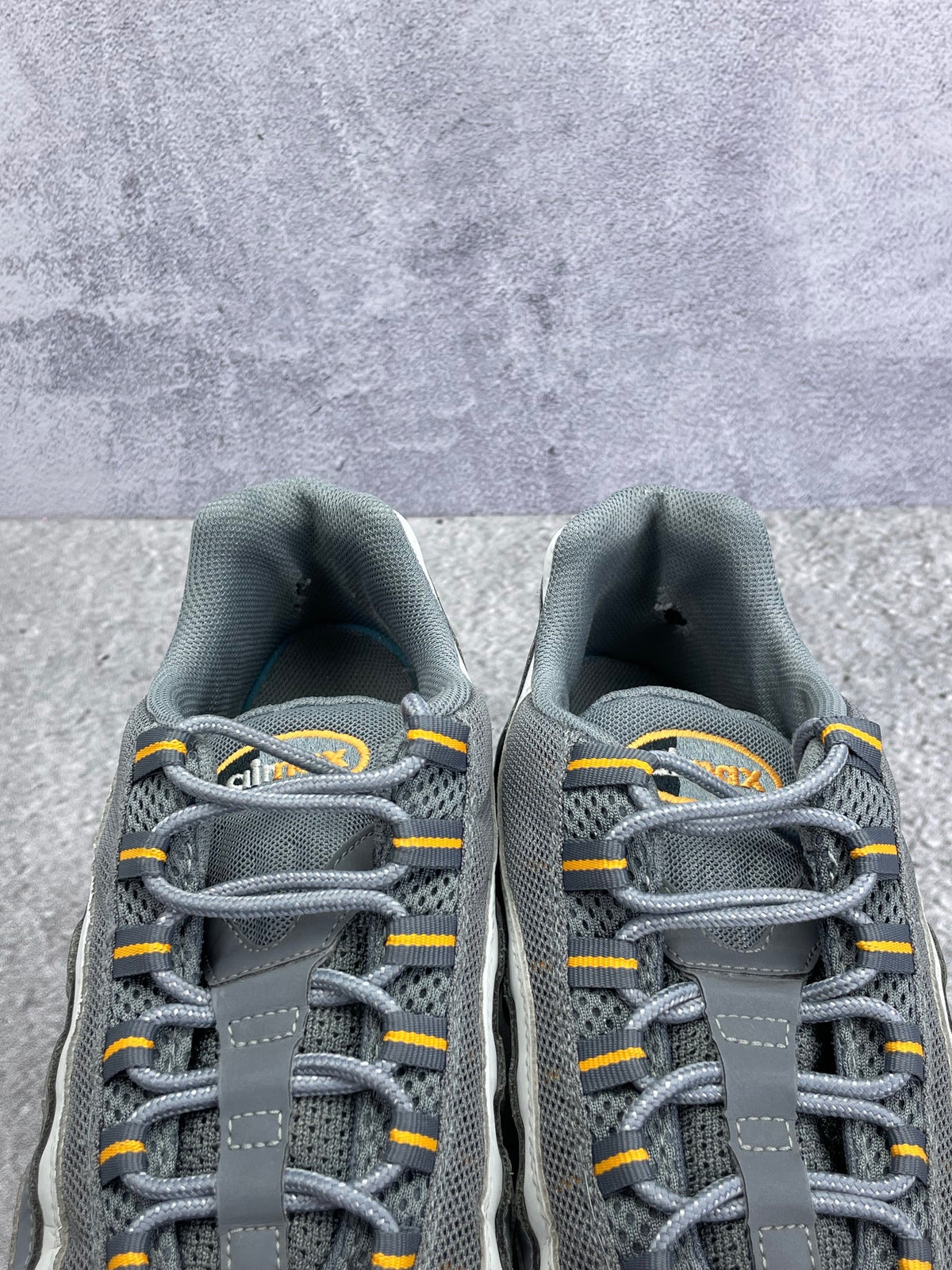 Nike Air Max 95 Cool Grey Sundial — buty sportowe męskie w bardzo dobrym stanie rozmiar 45, zapiętki butów