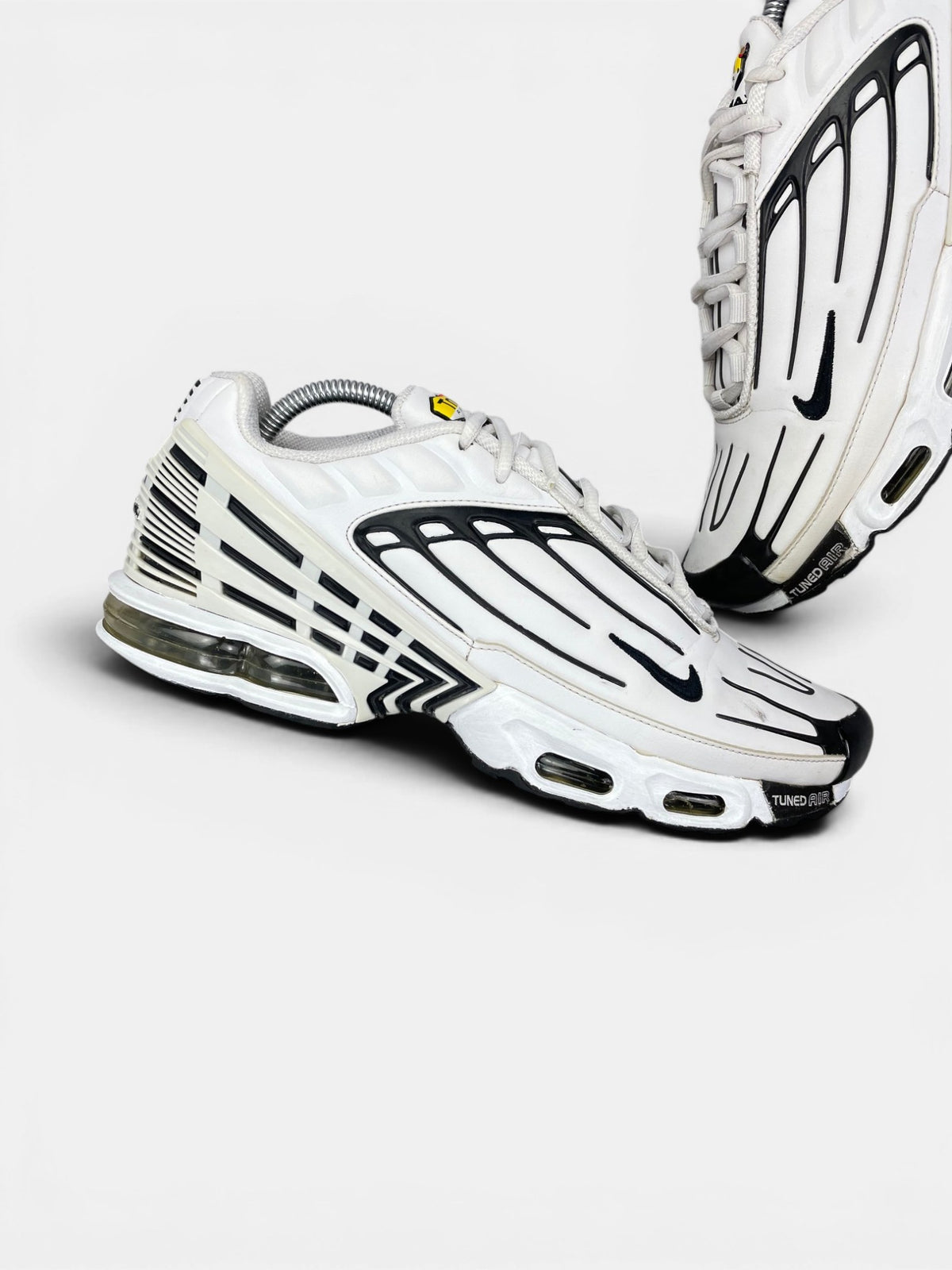 Nike Air Max Plus III Leather — buty sportowe męskie w bardzo dobrym stanie rozmiar 42.5, zewnętrzny panel lewego buta