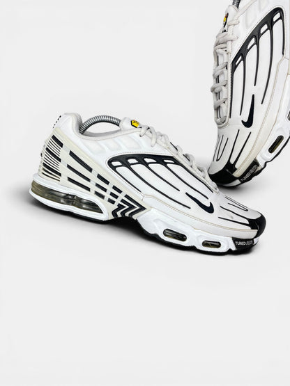Nike Air Max Plus III Leather — buty sportowe męskie w bardzo dobrym stanie rozmiar 42.5, zewnętrzny panel lewego buta