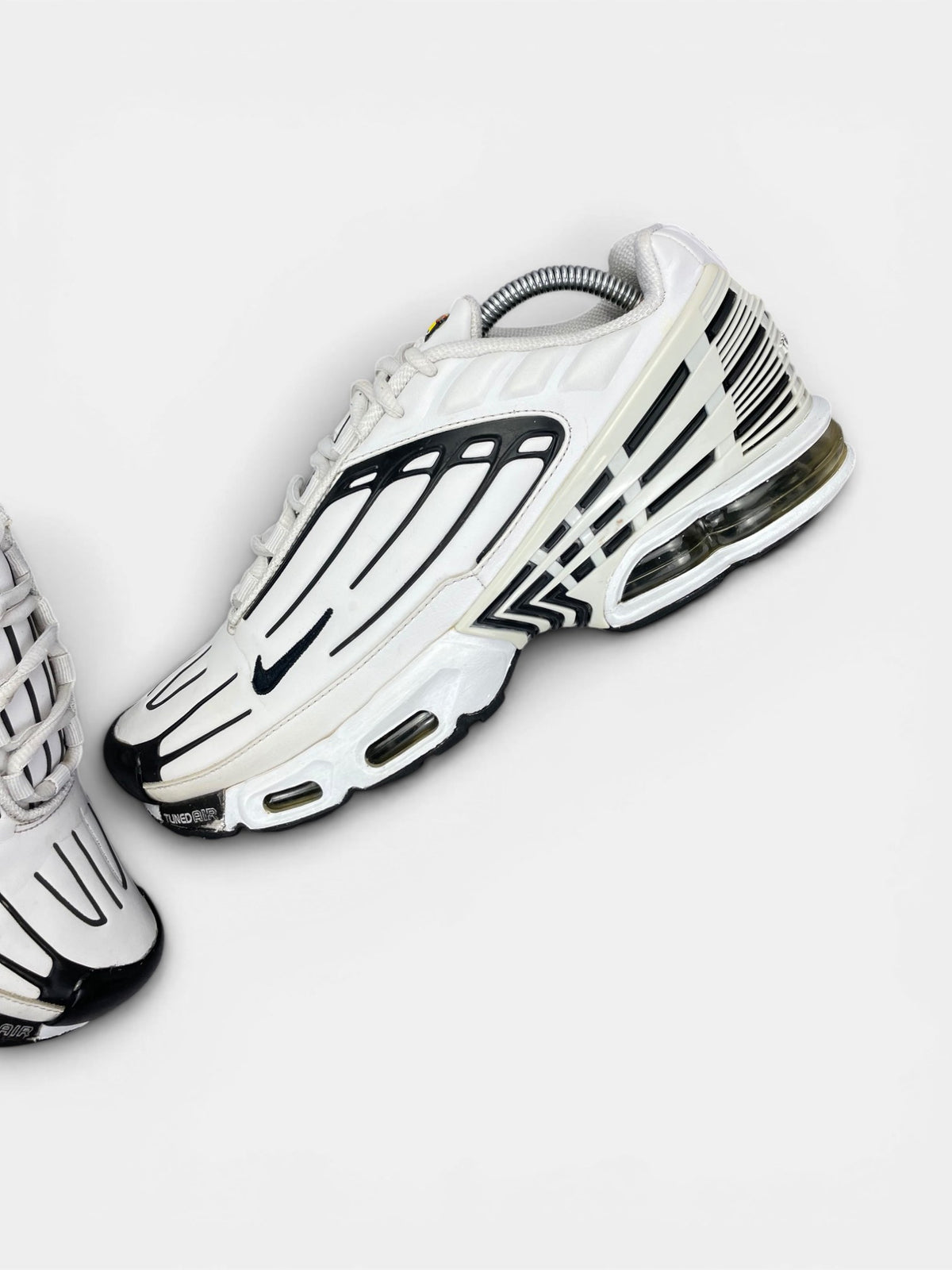 Nike Air Max Plus III Leather — buty sportowe męskie w bardzo dobrym stanie rozmiar 42.5, widok z góry na wewnętrzną stronę butów