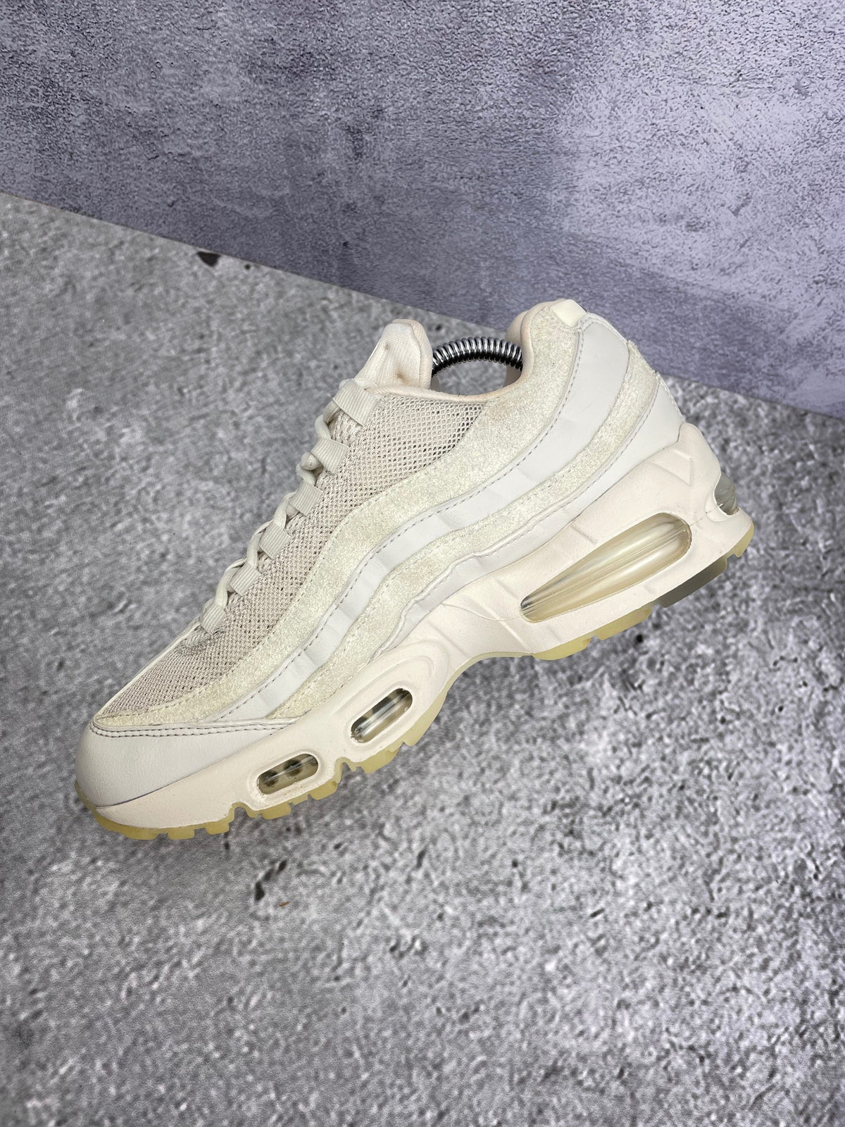 Nike Air Max 95 OG “Soft Pearl” AM95 Soft Pearl — buty sportowe damskie w bardzo dobrym stanie rozmiar 39, wewnętrzny panel lewego buta