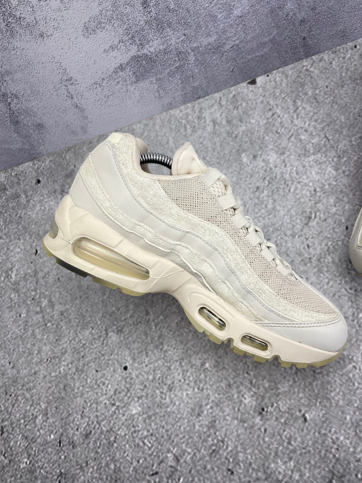 Nike Air Max 95 OG “Soft Pearl” AM95 Soft Pearl — buty sportowe damskie w bardzo dobrym stanie rozmiar 39, wewnętrzny panel prawego buta