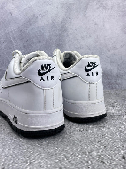Nike Air Force 1 Low White Black Outline — buty sportowe męskie w bardzo dobrym stanie rozmiar 45.5, widok z tyłu