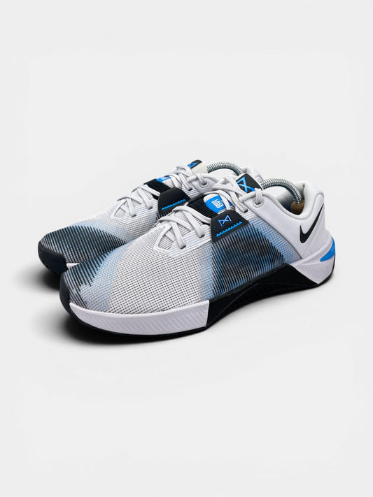 Nike Metcon 10 — buty sportowe męskie w bardzo dobrym stanie rozmiar 42.5, widok z boku