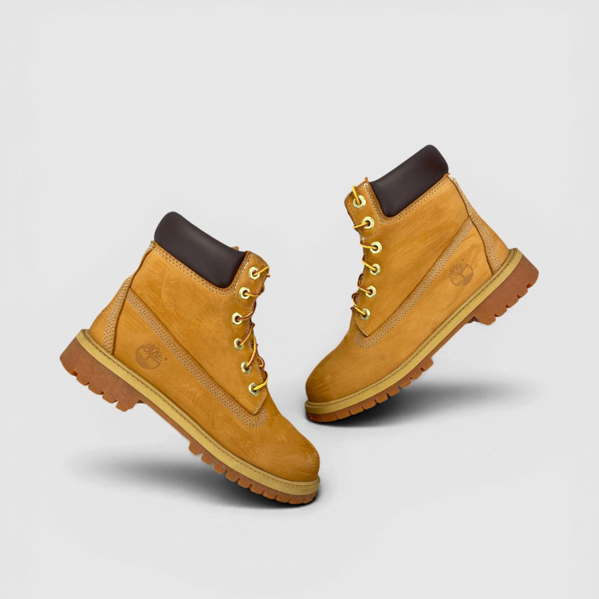 Timberland Premium 6, botki damskie w bardzo dobrym stanie rozmiar 36, widok z góry na zewnętrzną stronę butów