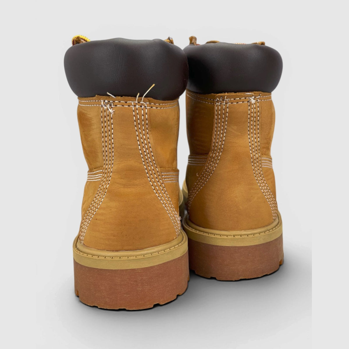 Timberland Premium 6, botki damskie w bardzo dobrym stanie rozmiar 36, widok z tyłu