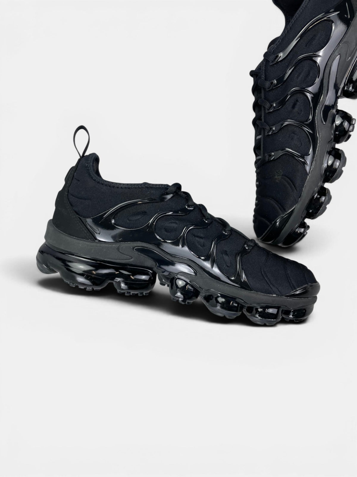 Nike Air VaporMax Plus Triple Black — buty sportowe męskie w bardzo dobrym stanie rozmiar 42.5, wewnętrzny panel lewego buta