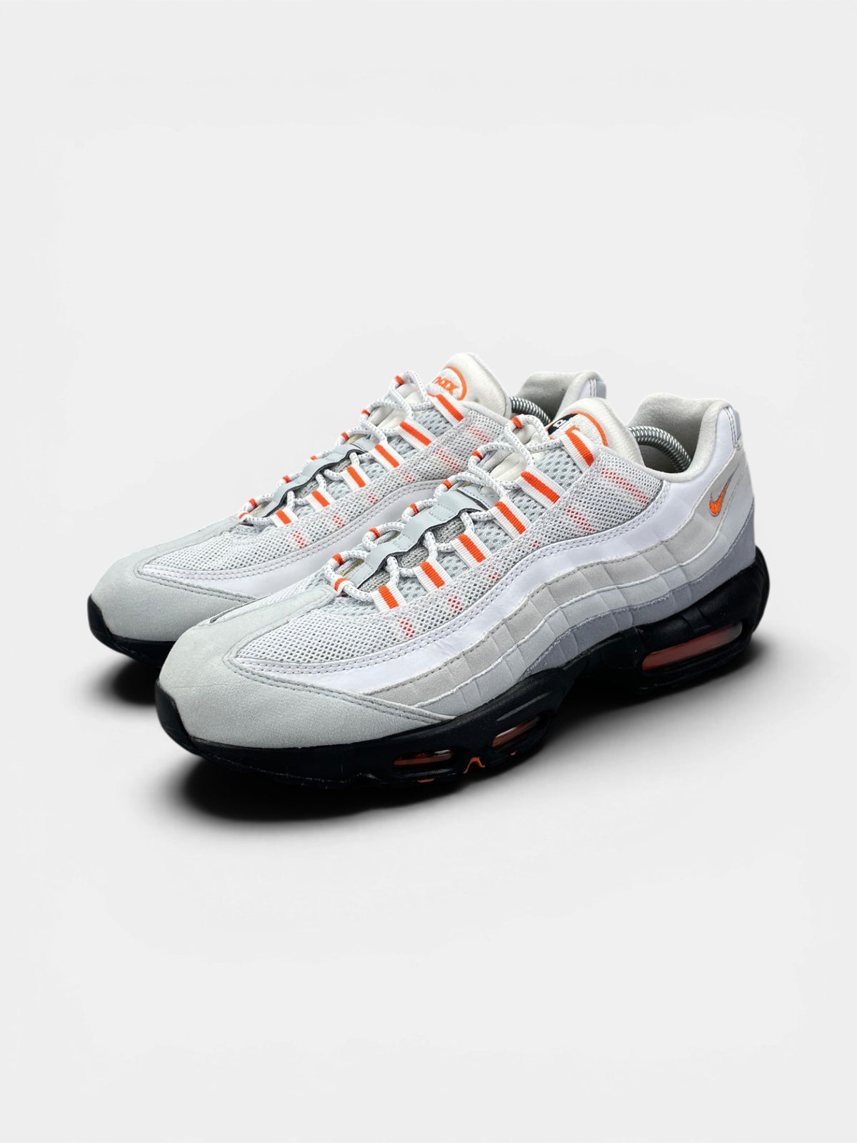 Nike Air Max 95 Wolf Grey Safety Orange (Pure Platinum) — buty sportowe męskie w bardzo dobrym stanie rozmiar 44, widok z boku