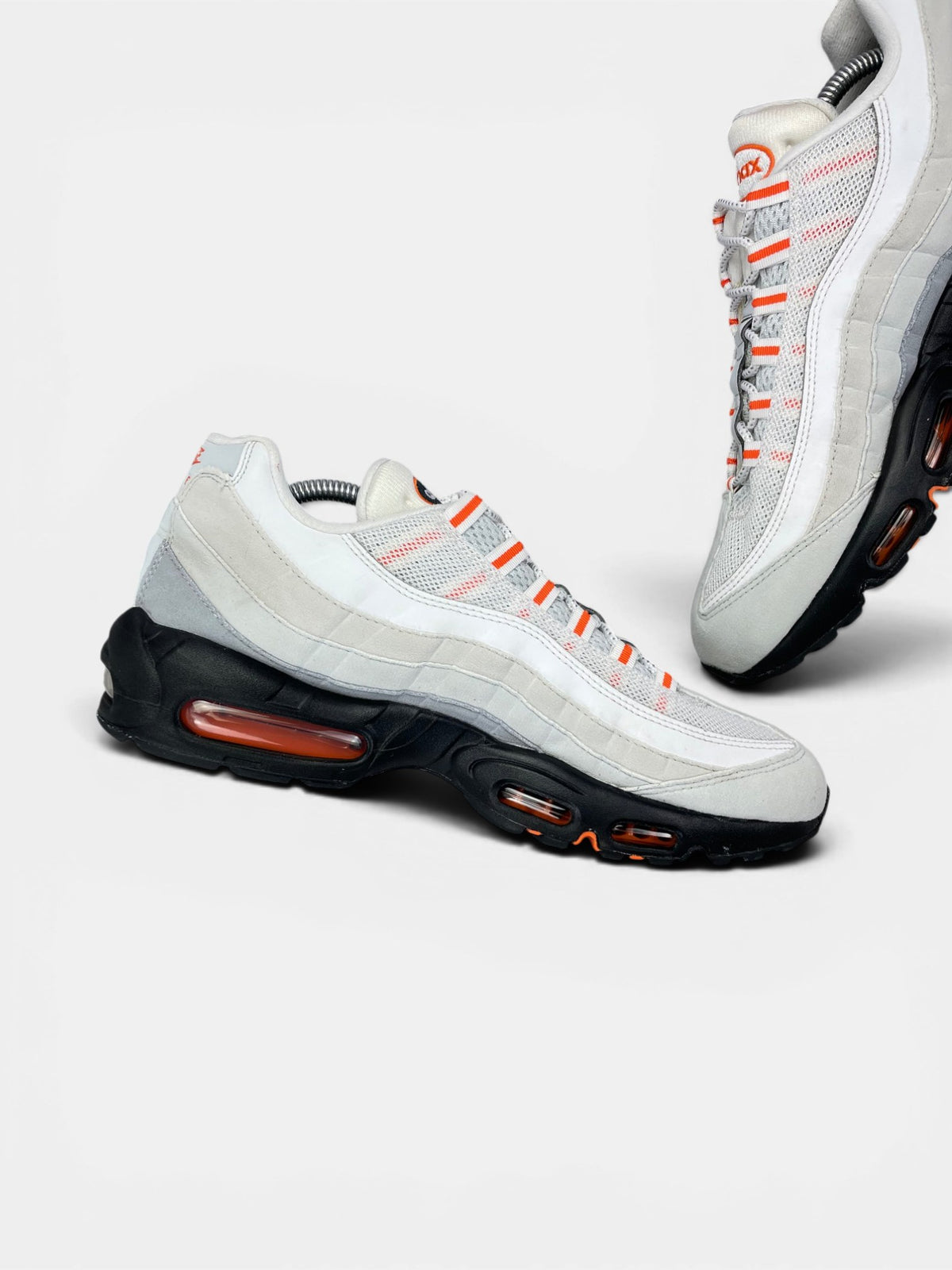 Nike Air Max 95 Wolf Grey Safety Orange (Pure Platinum) — buty sportowe męskie w bardzo dobrym stanie rozmiar 44, wewnętrzny panel lewego buta