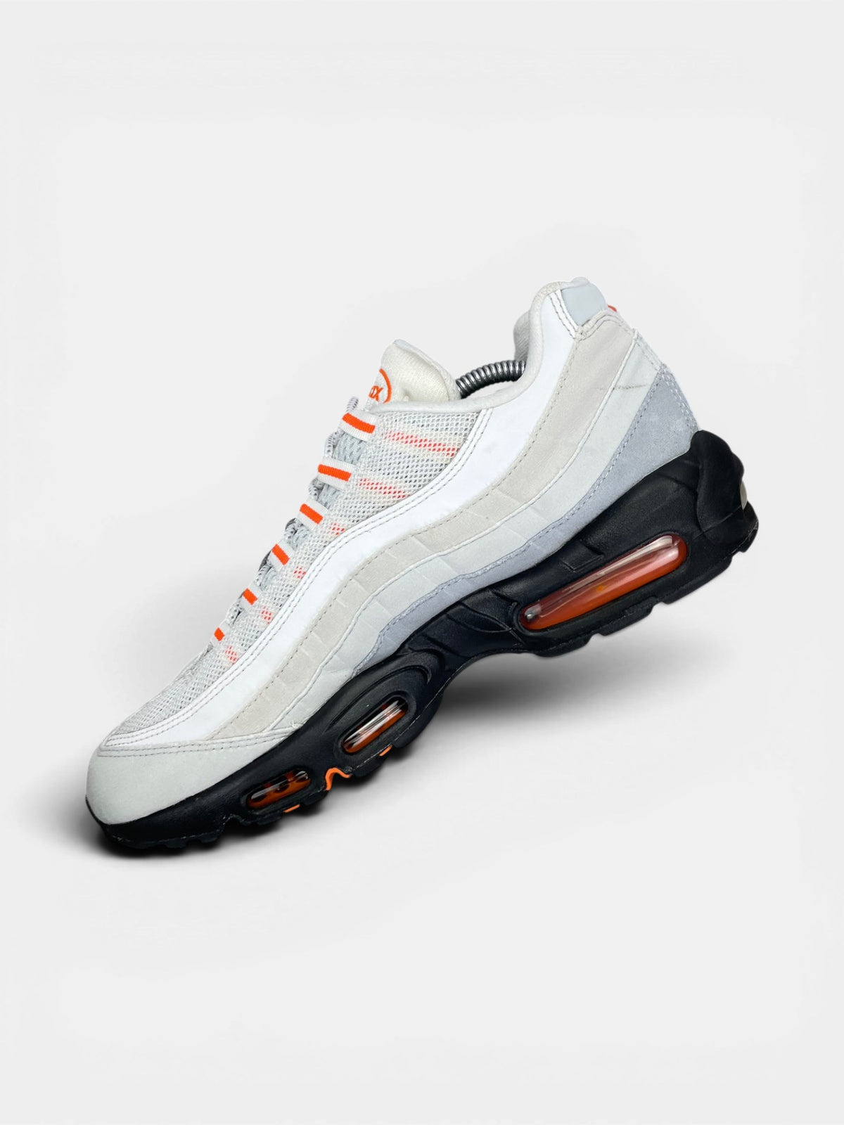 Nike Air Max 95 Wolf Grey Safety Orange (Pure Platinum) — buty sportowe męskie w bardzo dobrym stanie rozmiar 44, wewnętrzny panel prawego buta