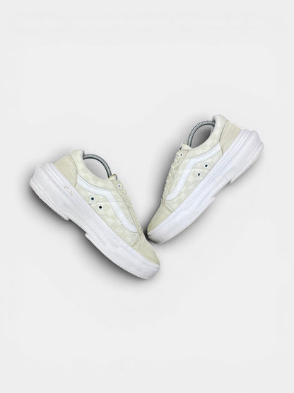 Vans Sneakers — buty sportowe damskie w bardzo dobrym stanie rozmiar 40, zewnętrzny panel prawego buta