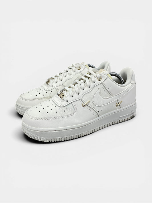 Nike Air Force 1 Low — buty sportowe damskie w bardzo dobrym stanie rozmiar 38.5, widok z boku