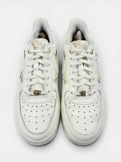 Nike Air Force 1 Low — buty sportowe damskie w bardzo dobrym stanie rozmiar 38.5, widok z góry