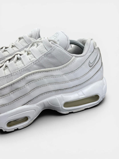 Nike Air Max 95 Essential Triple White — buty sportowe męskie w bardzo dobrym stanie rozmiar 45, opcjonalne zdjęcie 1