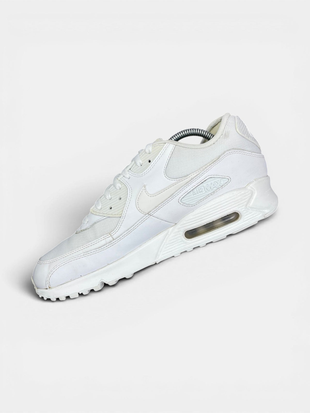Nike Air Max 90 Triple White — buty sportowe męskie w bardzo dobrym stanie rozmiar 43, wewnętrzny panel prawego buta