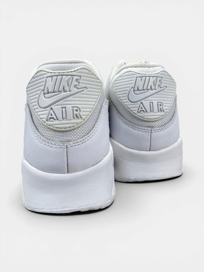 Nike Air Max 90 Triple White — buty sportowe męskie w bardzo dobrym stanie rozmiar 43, widok z tyłu