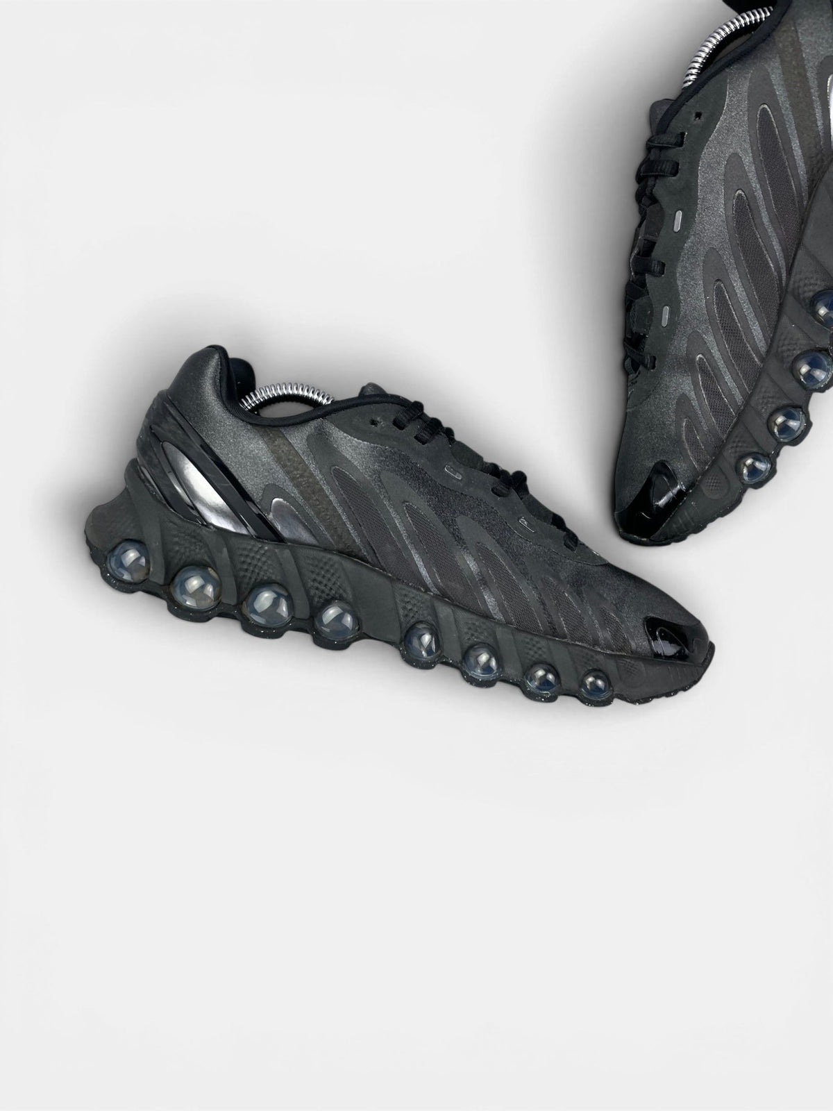 Nike Air Max DN8 — buty sportowe damskie w bardzo dobrym stanie rozmiar 39, wewnętrzny panel lewego buta
