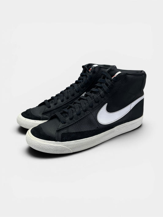 Nike Blazer Mid '77 Vintage Black Sail — buty sportowe męskie w bardzo dobrym stanie rozmiar 44.5, widok z boku