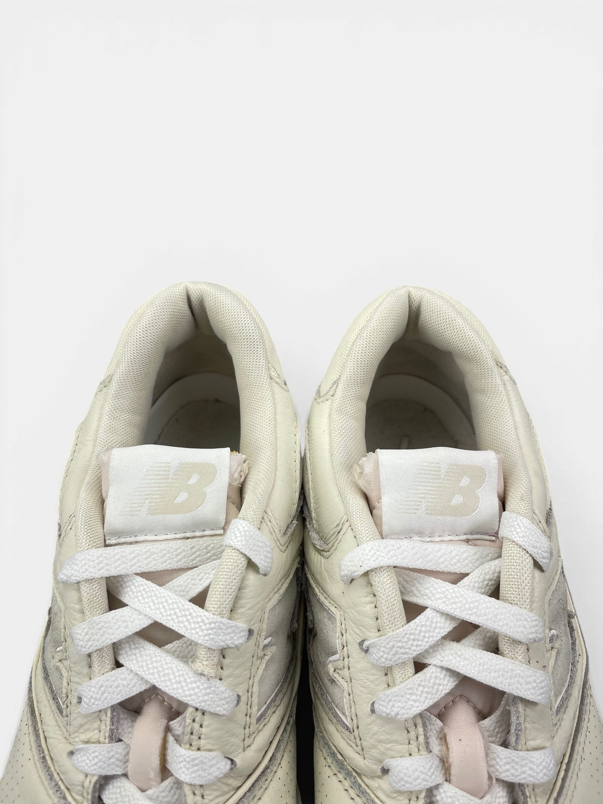 New Balance 550 Turtledove — buty sportowe męskie w bardzo dobrym stanie rozmiar 42, zapiętki butów