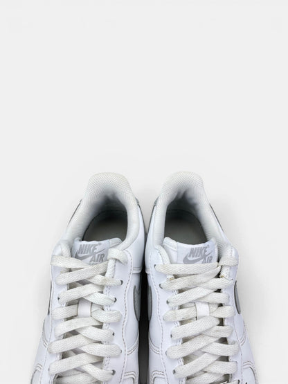 Nike Air Force 1 Low Light Smoke Grey — buty sportowe męskie w bardzo dobrym stanie rozmiar 42, zapiętki butów