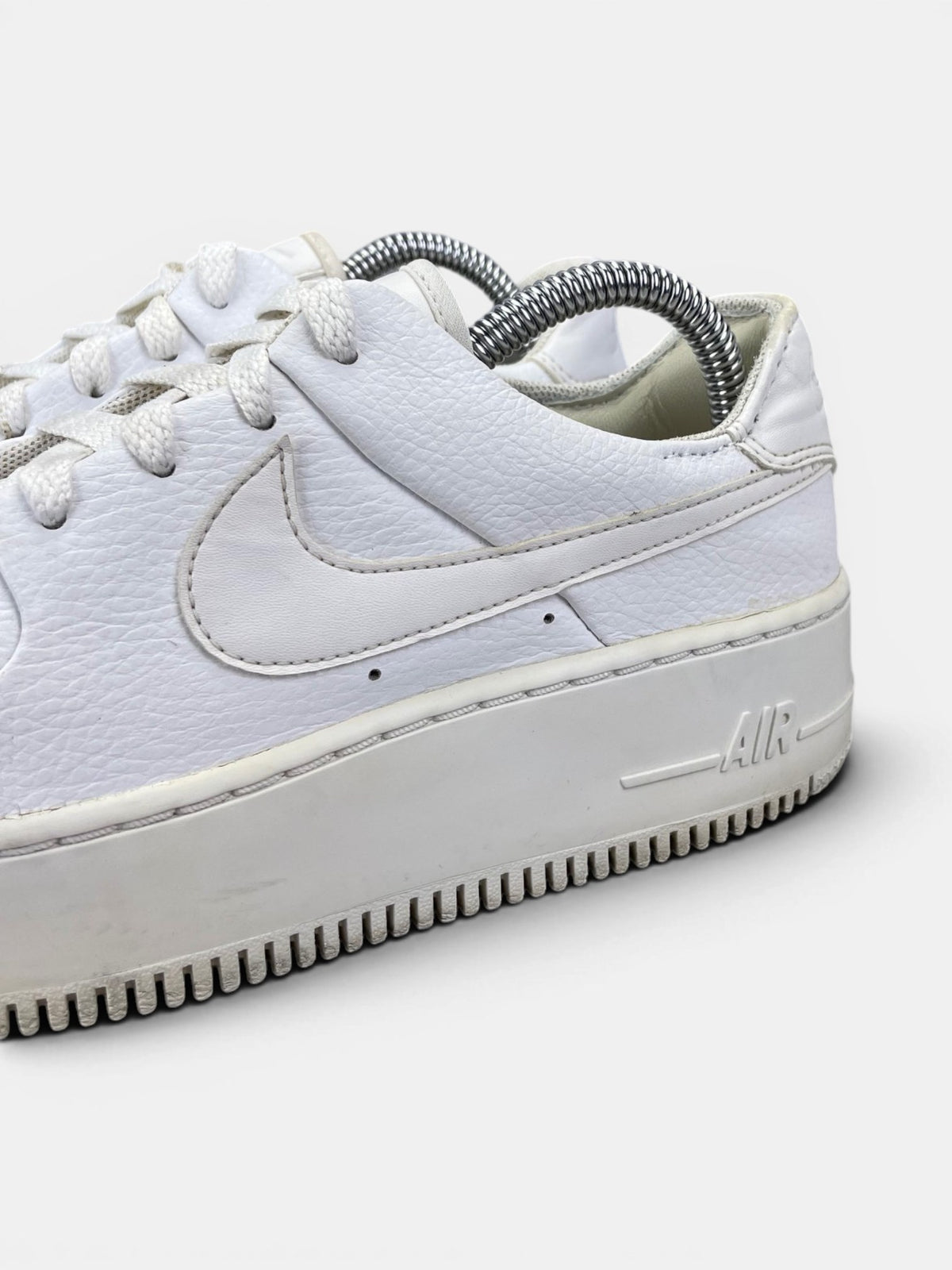 Nike Air Force 1 Sage Low Triple White — buty sportowe damskie w bardzo dobrym stanie rozmiar 38, opcjonalne zdjęcie 1