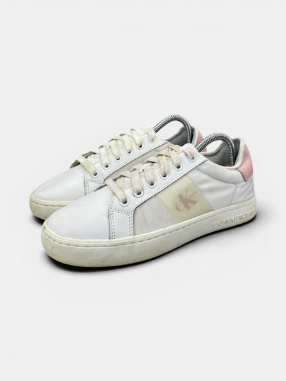Calvin Klein Sneakers — buty sportowe damskie w bardzo dobrym stanie rozmiar 37, widok z boku