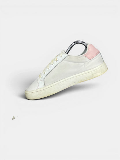 Calvin Klein Sneakers — buty sportowe damskie w bardzo dobrym stanie rozmiar 37, wewnętrzny panel prawego buta