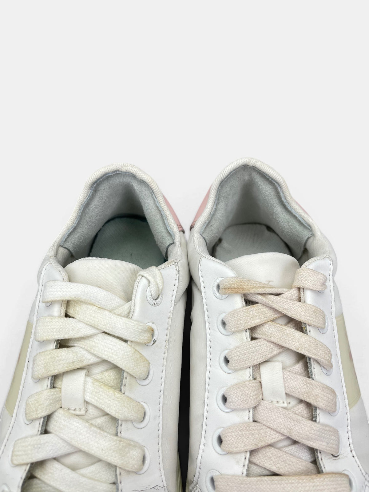 Calvin Klein Sneakers — buty sportowe damskie w bardzo dobrym stanie rozmiar 37, zapiętki butów