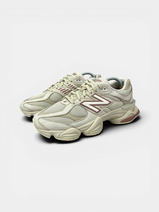 New Balance 9060 Bone Sparrow — buty sportowe męskie w bardzo dobrym stanie rozmiar 42, widok z boku