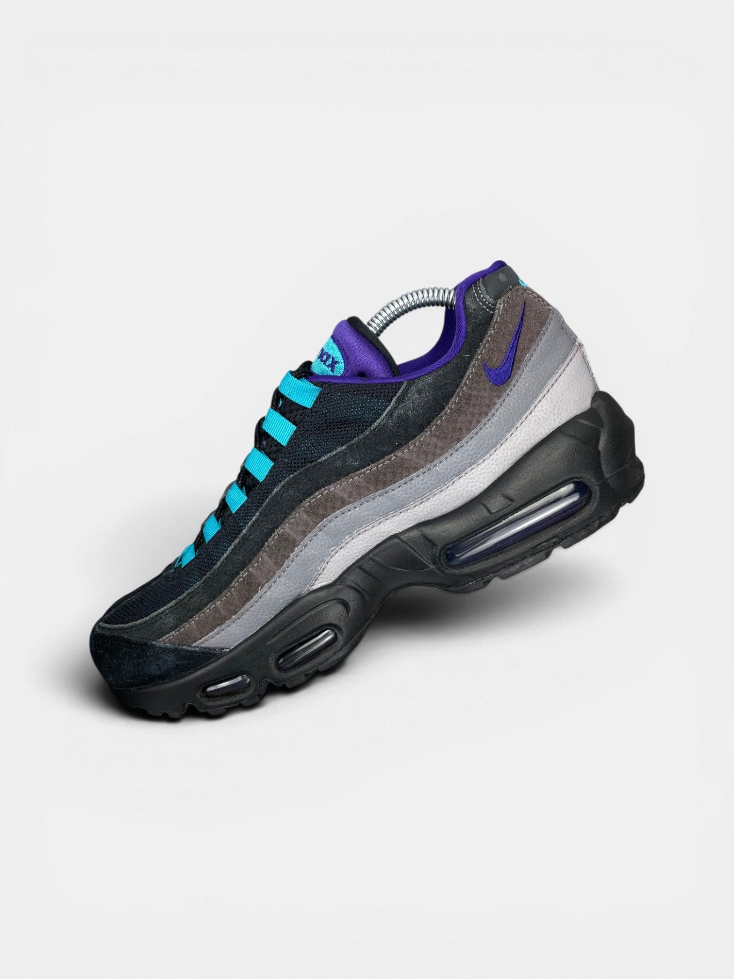 Nike Air Max 95 Black Grape — buty sportowe męskie w bardzo dobrym stanie rozmiar 42, widok z góry na wewnętrzną stronę butów