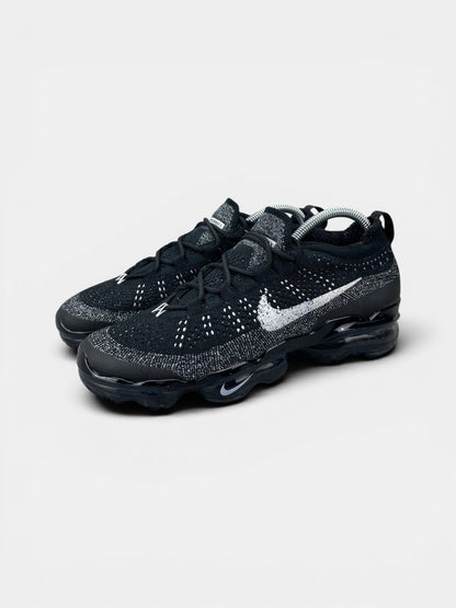 Nike Air VaporMax 2023 Flyknit Oreo — buty sportowe męskie w bardzo dobrym stanie rozmiar 41, widok z boku