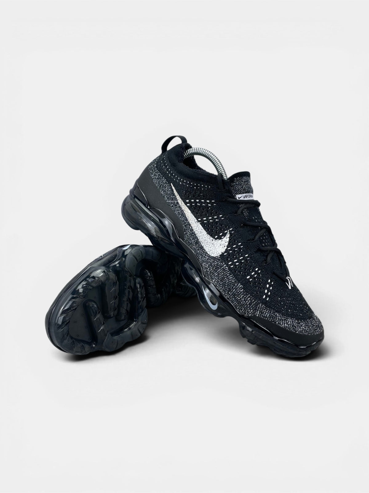 Nike Air VaporMax 2023 Flyknit Oreo — buty sportowe męskie w bardzo dobrym stanie rozmiar 41, boczny profil