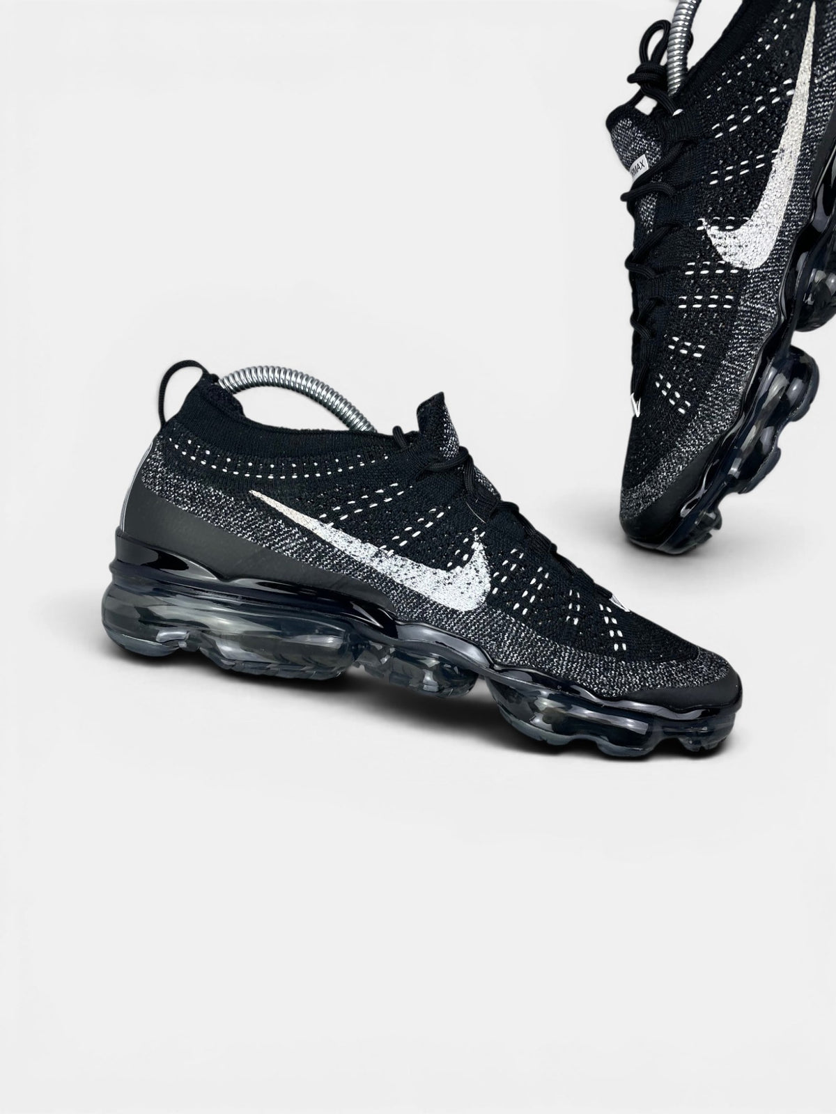 Nike Air VaporMax 2023 Flyknit Oreo — buty sportowe męskie w bardzo dobrym stanie rozmiar 41, wewnętrzny panel lewego buta